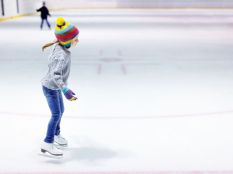 beginner figure skating or ice dancing