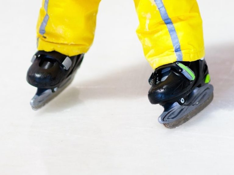10 tips to start ice skating with a toddler